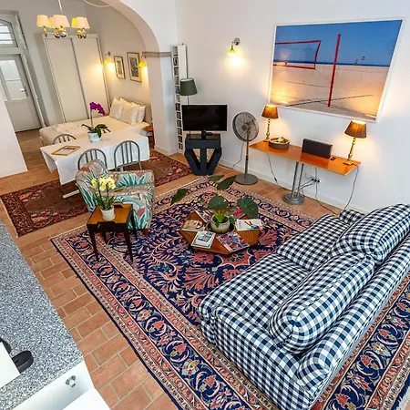 Historic Loft Cosy 아파트 타비라